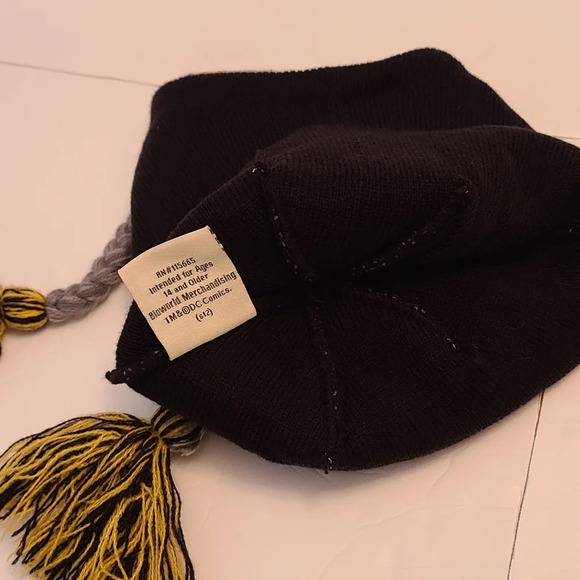 DC comics ear flap hat size 14+boys - Picture 4 of 5